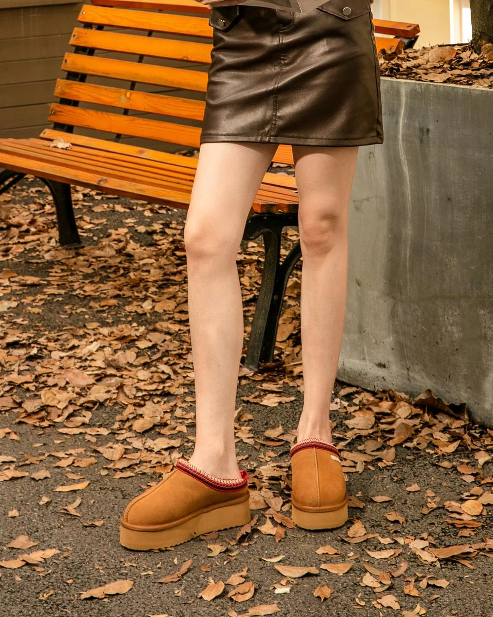 Alessia Bold Platform Ugg Slippers - Image 7